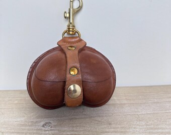Portamonete vintage in pelle fatto a mano con clip / Portachiavi a forma di rene / Pochette in pelle marrone con chiusura a scatto / Ciondolo per borsa / Pelle vintage