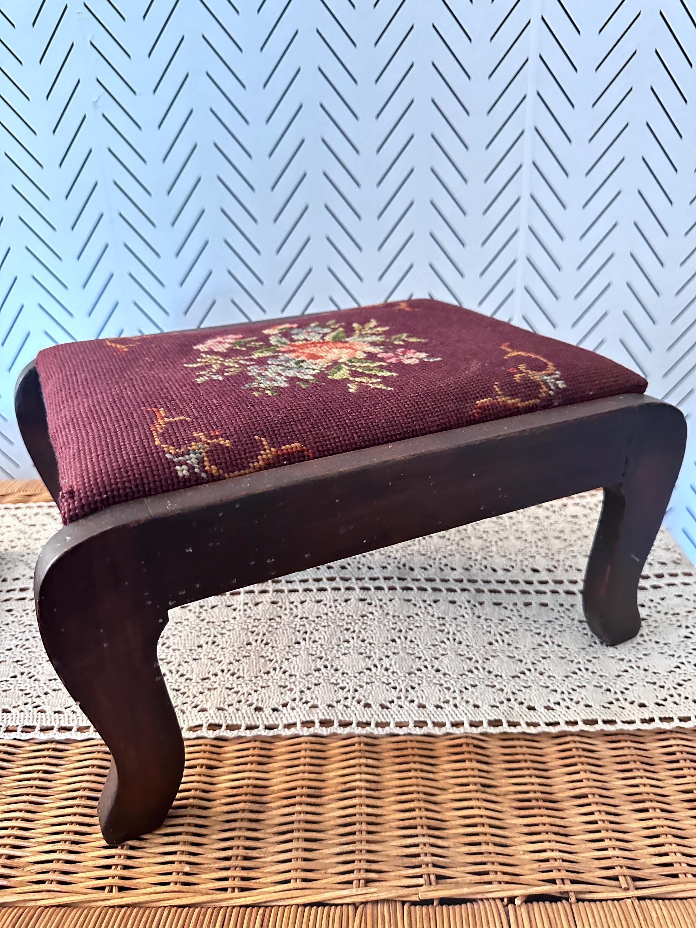 Vintage Needlepoint Footstool with Wooden Cabriole Legs – Small Upholstered Bench