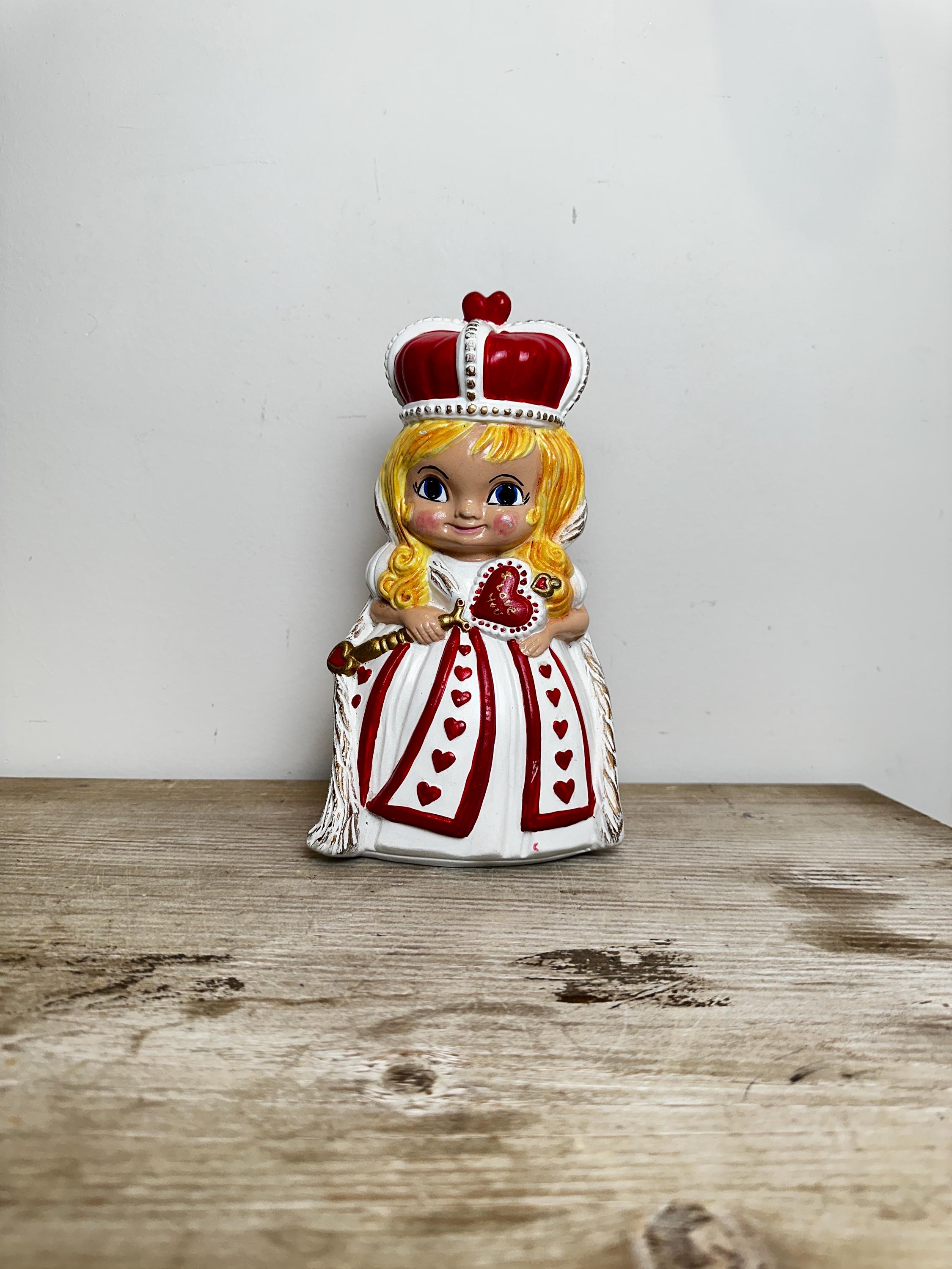 Queen Heart Figurine - Etsy