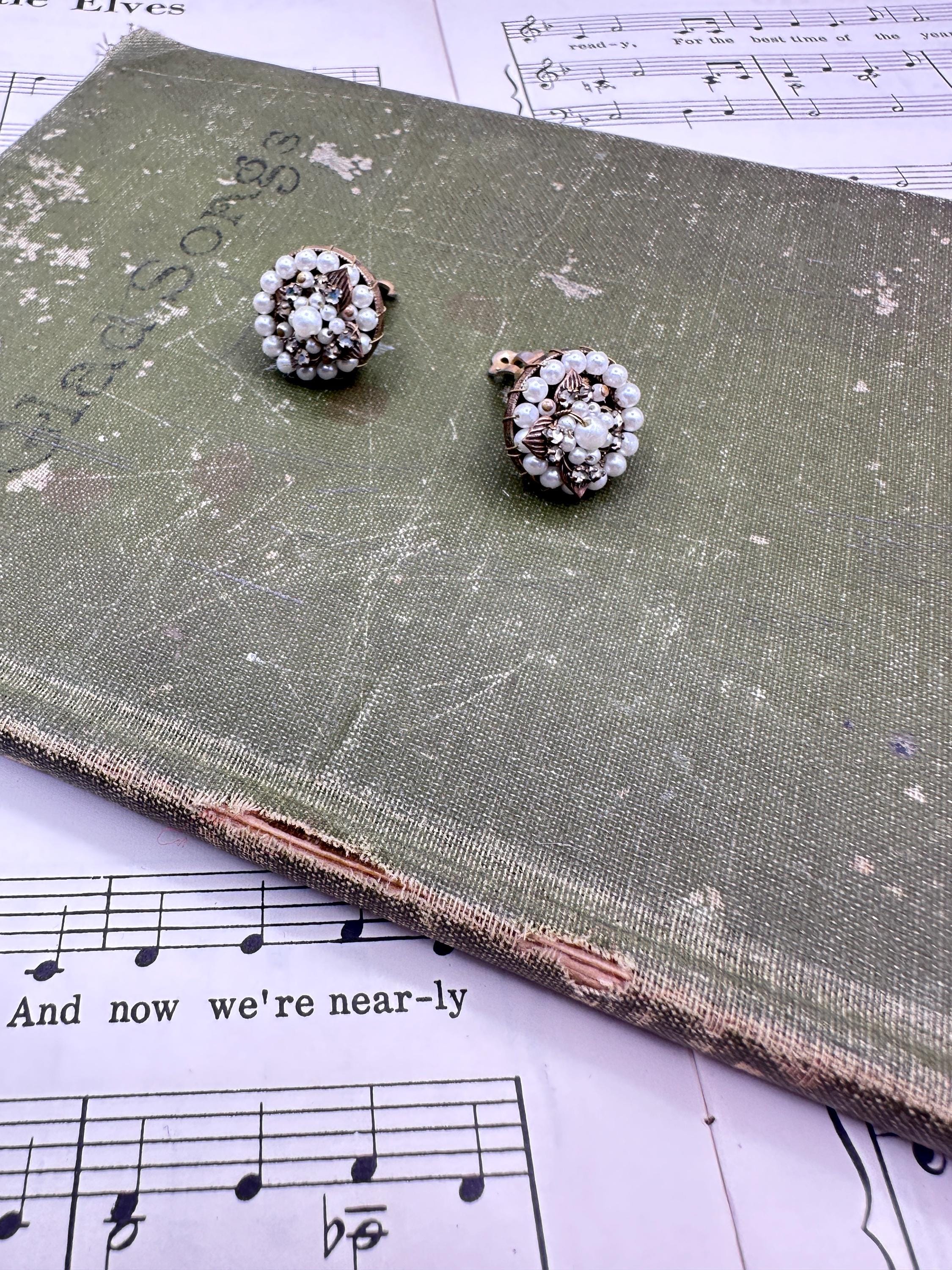 Vintage Stanley Hagler N.Y.C. Pearl Cluster Clip-on Earrings | Mid