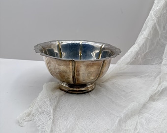 Bol de plata antigua con borde festoneado/Bol para servir con pie/Plato decorativo de plata deslustrada/Decoración de mesa rústica/Entretenimiento/Bol pequeño