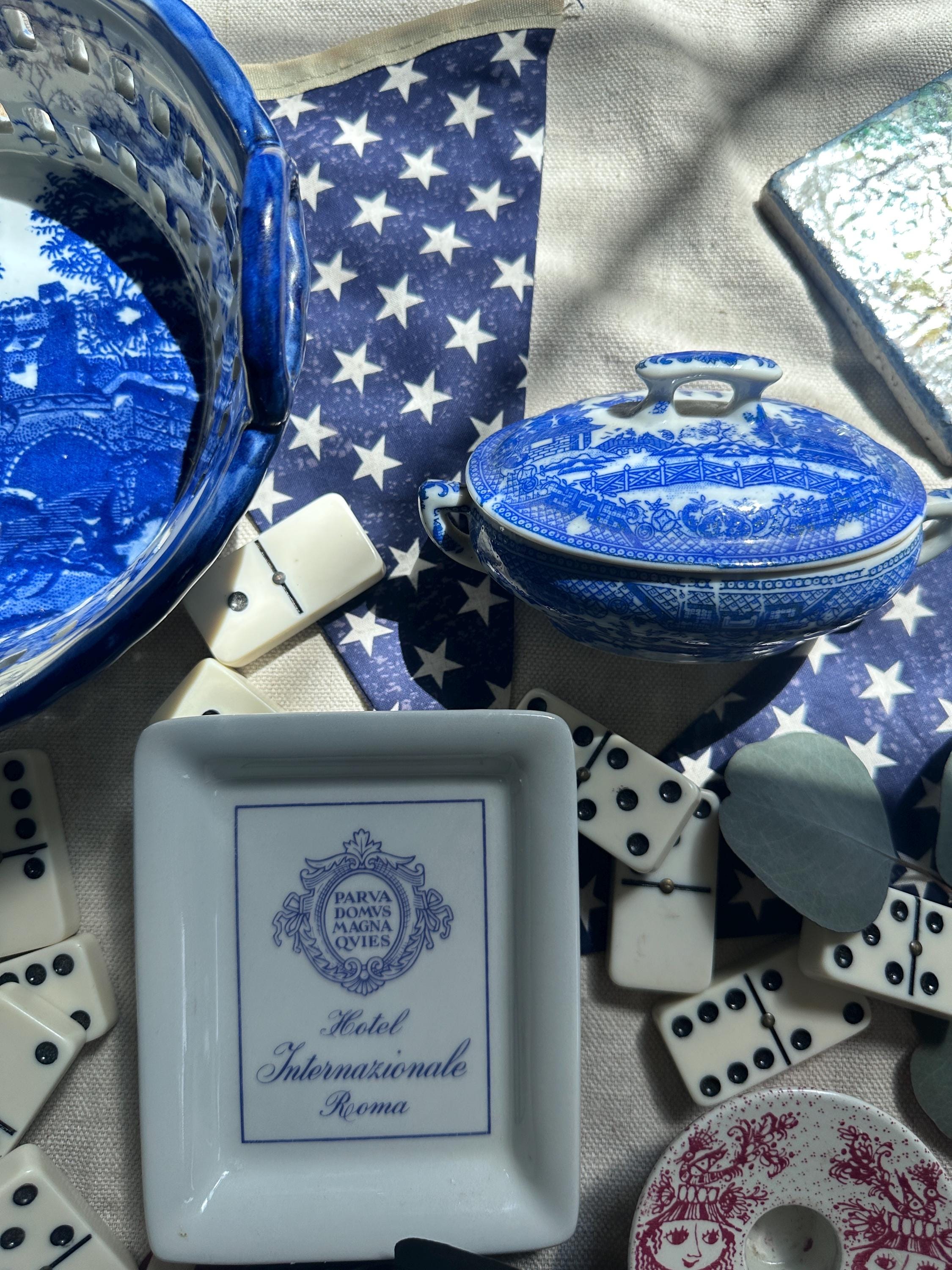 ヴィンテージ ブルー＆ホワイト 磁器 蓋付きチューリーン - 柳型