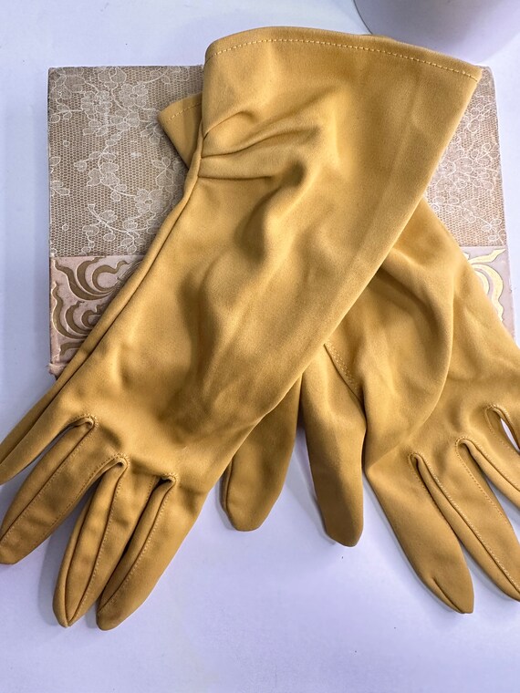 vintage 1960s yellow gloves Gem