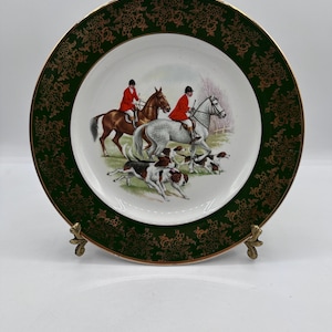 Vintage Weatherby Royal Falcon Hunting Scene Decorative Plate – Green & Gold Trim – Made in England – Equestrian Wall Decor