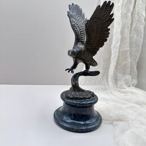Vintage Bronze Eagle Sculpture: Mid-Century Patriotic Bird on Marble Base