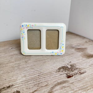 Vintage 1980s Floral Double Photo Ceramic Table Top Picture Frame, Mini Desk Picture Frame, Cottagecore Floral Frame, Grannycore, whimsy