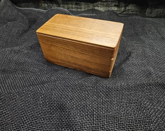 Boîte souvenir en noyer foncé