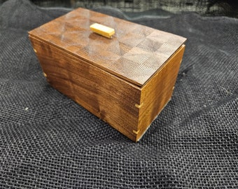 Boîte souvenir en noyer foncé