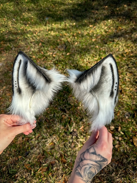 Serre-tête agrémenté de deux grandes oreilles de chien pendantes