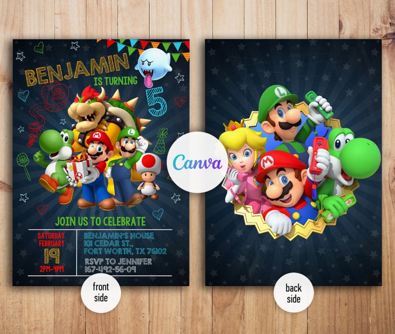 Pu&ograve; includere: Un invito di compleanno con personaggi della serie di videogiochi Super Mario. L'invito &egrave; per un bambino di nome Benjamin che compie cinque anni. L'invito include uno sfondo di lavagna con disegni colorati di stelle, cuori e cappelli da festa. Il testo sull'invito recita "Benjamin compie 5 anni" e "Unisciti a noi per festeggiare". L'invito include anche la data, l'ora e il luogo della festa.