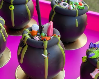 Manzana con chocolate y brebaje de brujas