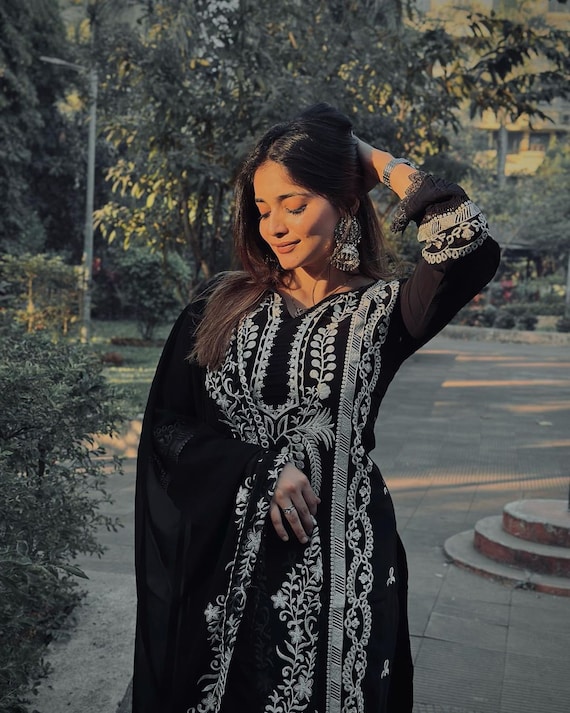 Dhrishafashion® Women's Net Semi Stitched Pakistani Salwar Suit (Anakali  Gown pakistani suit-SF171473 Blue Free Size) : Amazon.in: Fashion