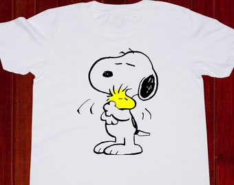 Snoopy Hug Woodstock tshirt / Snoopy Hugging Woodstock camicia per bambini / The Peanuts t-shirt per bambini / Snoopy tee / Youth t shirt / Toddler / (T35)