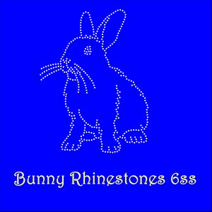 Könnte beinhalten: Blauer Hintergrund mit einem weißen Strass-Hasen-Design. Der Text "Bunny Rhinestones 6ss" steht in gelber Schrift unten. Der Hase besteht aus kleinen weißen Punkten.