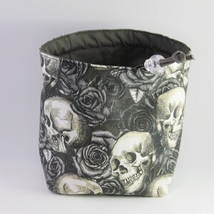 Totenkopf und Rosen Stand Up Bag für Würfel, Karten, Schmuck, Geschenke
