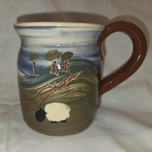 スタジオ陶器の壺、田園風景、羊、キャロライン・スミス、ニュートン・アボット、ミルククリーム