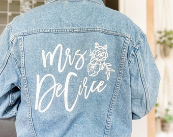 Futura Signora - Applicazione termoadesiva fai da te, giacca di jeans da sposa, giacca di jeans fai da te, applicazione termoadesiva, decalcomania da sposa personalizzata termoadesiva, trasferimento termoadesivo fai da te, applicazione termoadesiva floreale Signora
