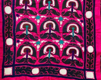 Antique Vintage Suzane embroidered handwoven   100% cotton, silk multicolor, wall decoration Active