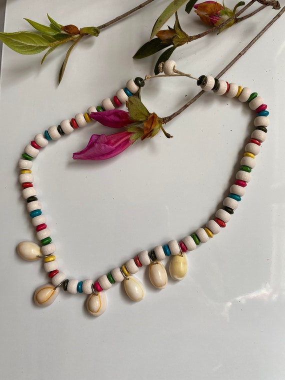 Cowrie shell necklace with the multi colored wood beads Handmade Cowrie  shell necklace, Seashell jeweler, Beach jeweler, Handmade