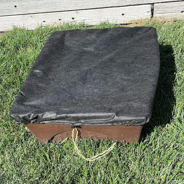 Mulch cover replacement, fits 20 x 24 inch raised garden grow box