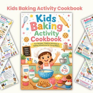 Op de afbeelding: Een bakactiviteiten-kookboek voor kinderen met een centrale illustratie van een kind met een koksmuts dat beslag mixt in een blauwe kom. De cover bevat de tekst Kids Baking Activity Cookbook, Fun Recipes, Creative Activities & Baking Adventures for Young Bakers en For Ages 6-12. De omliggende pagina's tonen bakinstructies, woordenlijsten en illustraties van cupcakes, koekjes en keukengerei.