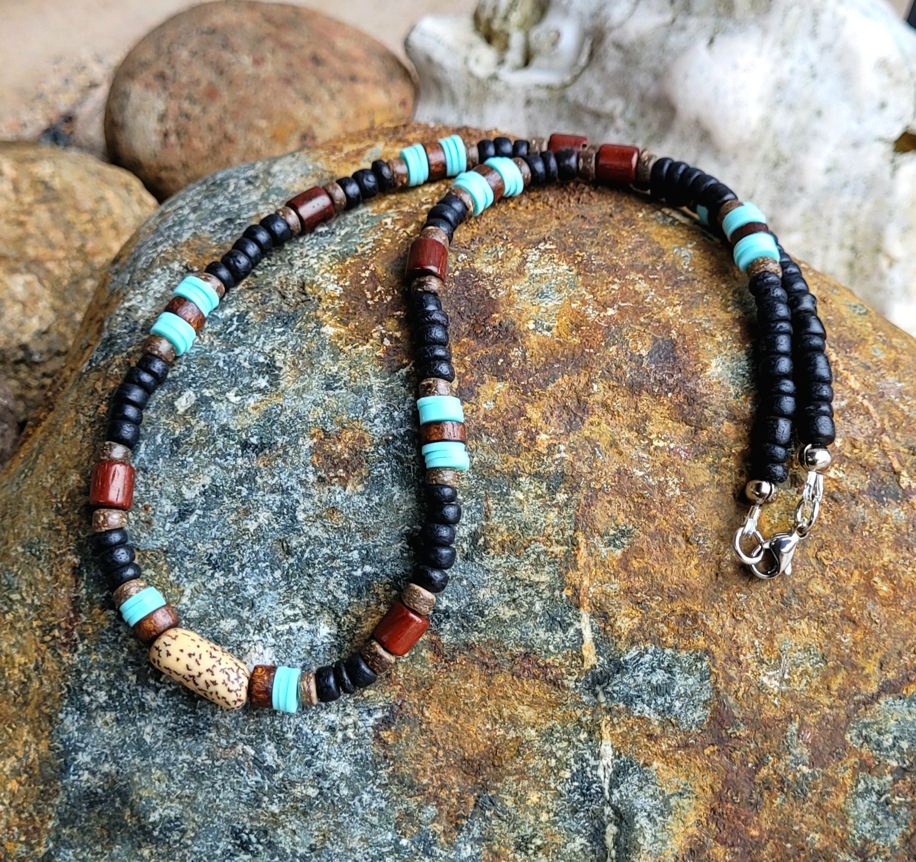 ココナッツと木製ビーズで作られたサーファーネックレス JASPER