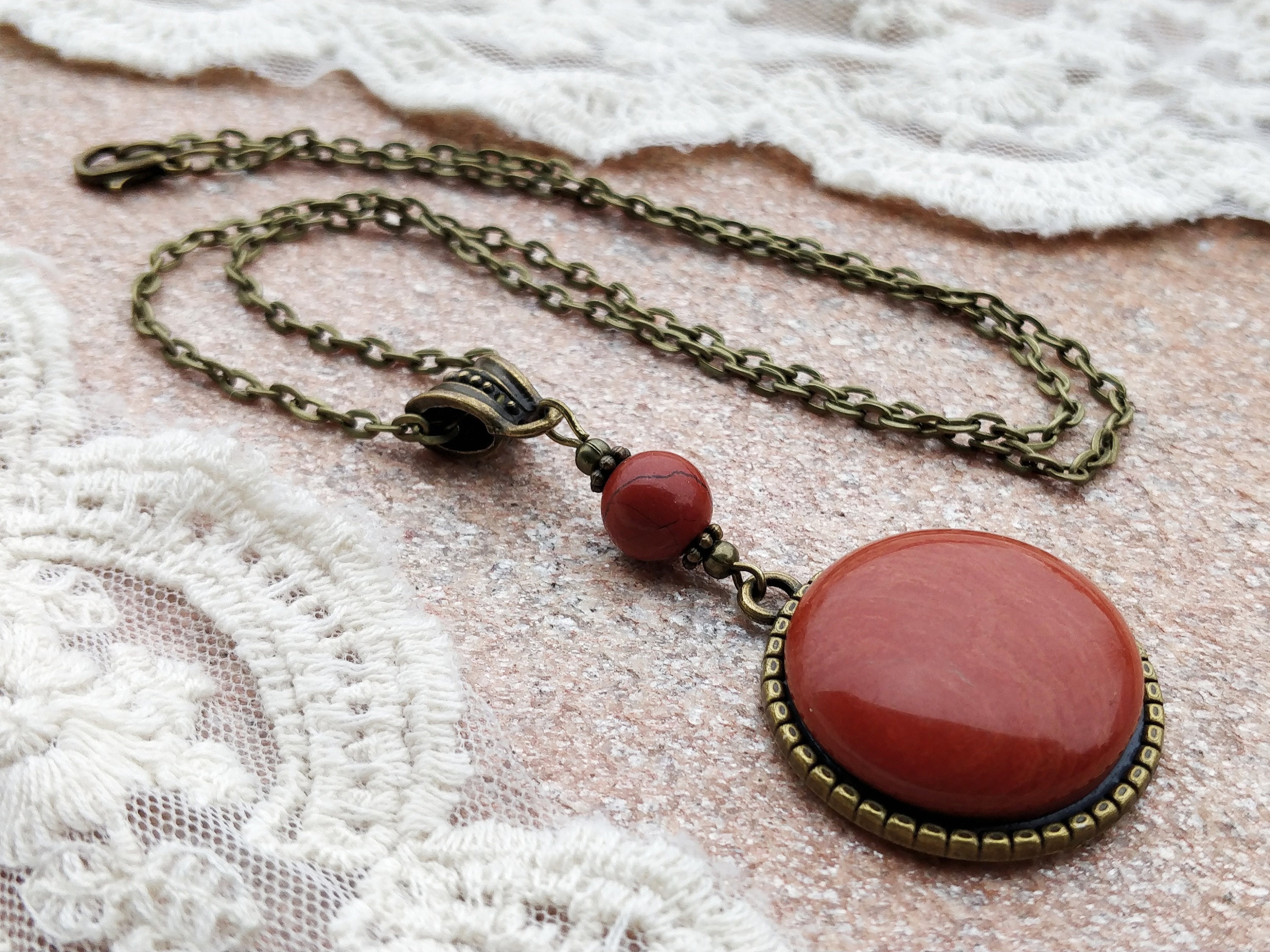 Collier Pendentif Pierre Jaspe Rouge - Chaîne Argenté Vintage - Bijou Ancien En Très Bon État