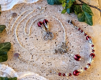 Versilberter BRAUTSCHMUCK - Set bestehend aus Halskette, Ohrringen und passendem Armband mit Glaswachsperlen in weinrot