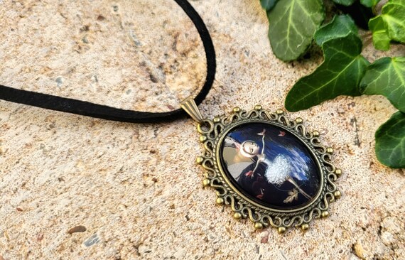 2 Chain Variations Cabochon Necklace dancer With Leather Strap or