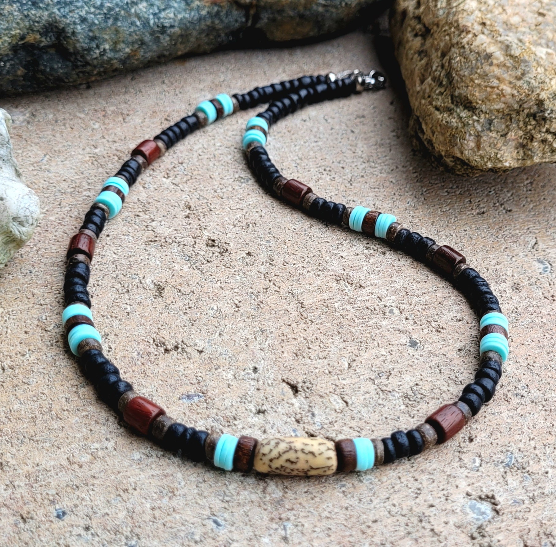 ココナッツと木製ビーズで作られたサーファーネックレス JASPER