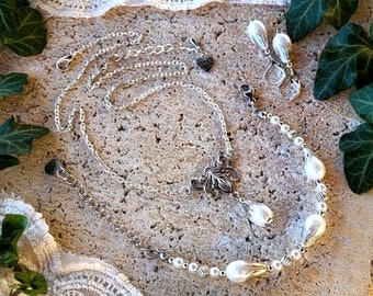 Versilberter BRAUTSCHMUCK - Set bestehend aus Halskette, Ohrringen und passendem Armband mit Glaswachsperlen in weiß
