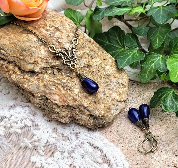 3 Color Variations Vintage Jewelry Set caitlin With Green Blue or Red Jade Beads in the Shape of a Teardrop Etsy Ireland