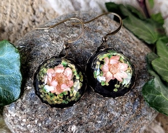 3 Farbvariationen! Cabochon-Ohrringe mit echten Blumen in Harz, 18mm