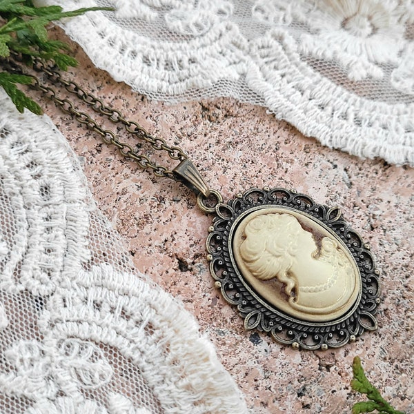 2 color variations! Vintage necklace "Cameo" in brown-beige and black and white