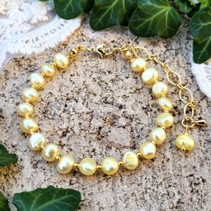 Elegant freshwater pearl bracelet, wedding accessories, bridal jewelry, festive bracelet, pearl jewelry, gift for women, wife, mom
