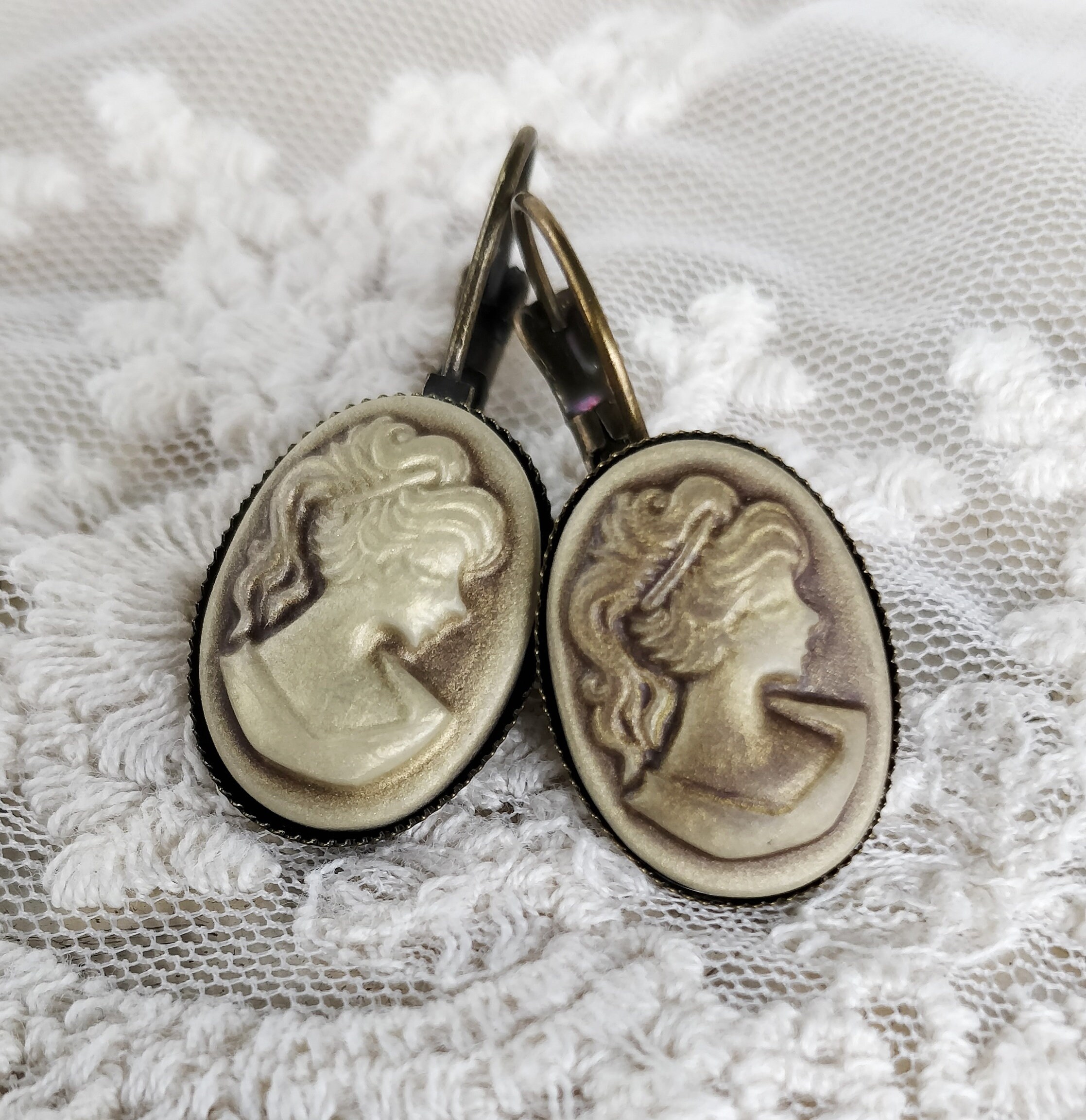 Locket Necklace and Earrings 