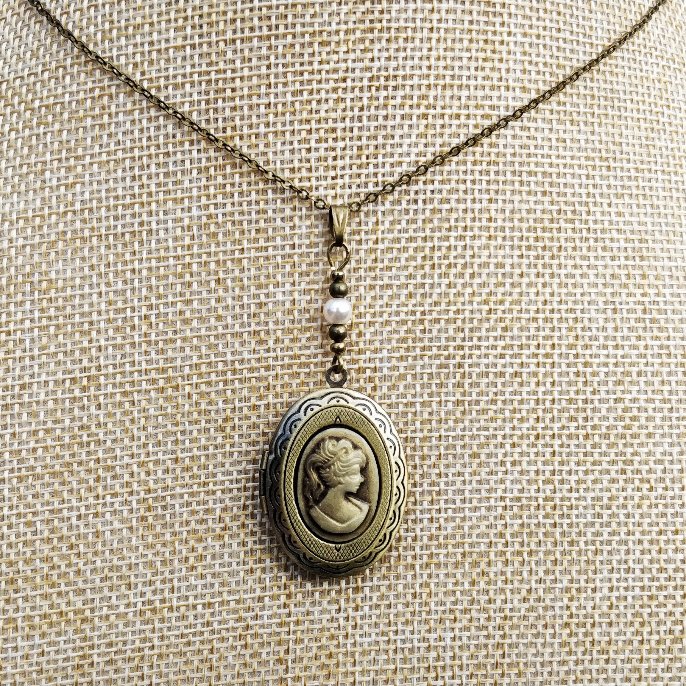 Locket Necklace and Earrings 