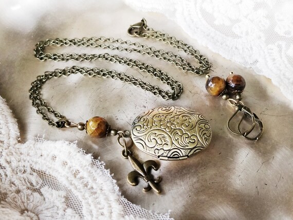 Antique on sale bronze necklace