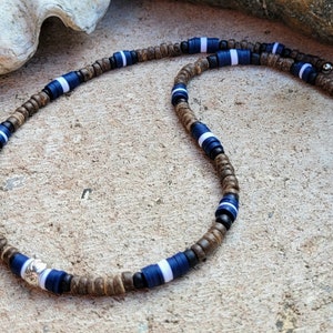 Surfer ketting SILAS gemaakt van kokoskralen en Afrikaanse. Vinyl kralen, heren ketting, heren sieraden, cadeau voor mannen, vader, zoon, broer, vriend