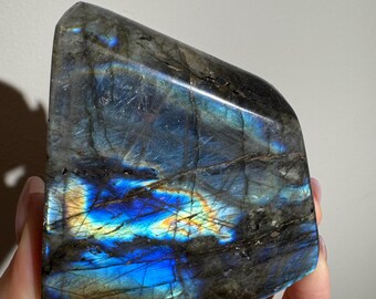 Polished Freeform Labradorite Crystal – Electric Blue Yellow Flash Display Stone (3 inches)