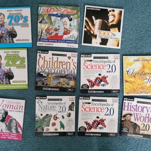 Puede incluir: Una colección de CD-ROM y CD con varios temas. Los títulos incluyen "70's Collection", "Modern Classics", "1960's Hits of the Decades", "Children's Encyclopedia", "Encyclopedia of Science 2.0", "Christmas Stars", "Ultimate Woman", "Encyclopedia of Nature 2.0" y "History of the World 2.0".