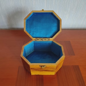 Vintage Olivenholzbox - gestempelt “Jerusalem”, Souvenir vom Heiligen Land, handgefertigte Trinketbox, religiöse Andenken, Mid-Century Geschenk