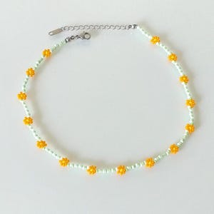 Blumen Halskette | Perlen Halskette | Gänseblümchen Halskette | Perlen Halsband | Perlenschmuck | Zierliche Halskette | Rocailles | Feiner Halsreif