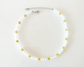 Smiley face choker necklace| Y2k necklace | Faux Pearl Choker | Happy Face Beaded Necklace | Handmade | 90s | Beaded choker | Y2k jewelry