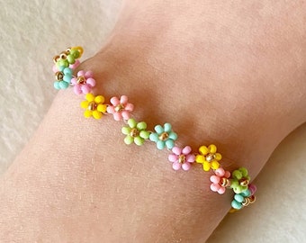 Rainbow Flower Bracelet | Daisy Bracelet | Floral zig zag pattern | Beaded Bracelets | Dainty | Seed bead | Aesthetic | Beaded jewelry