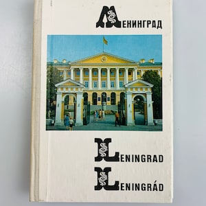 Vintage Leningrad photo collection Booklet with 45 photos with descriptions of the city&#39;s places Made in USSR 1980s