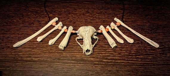 Predator skull necklace sale