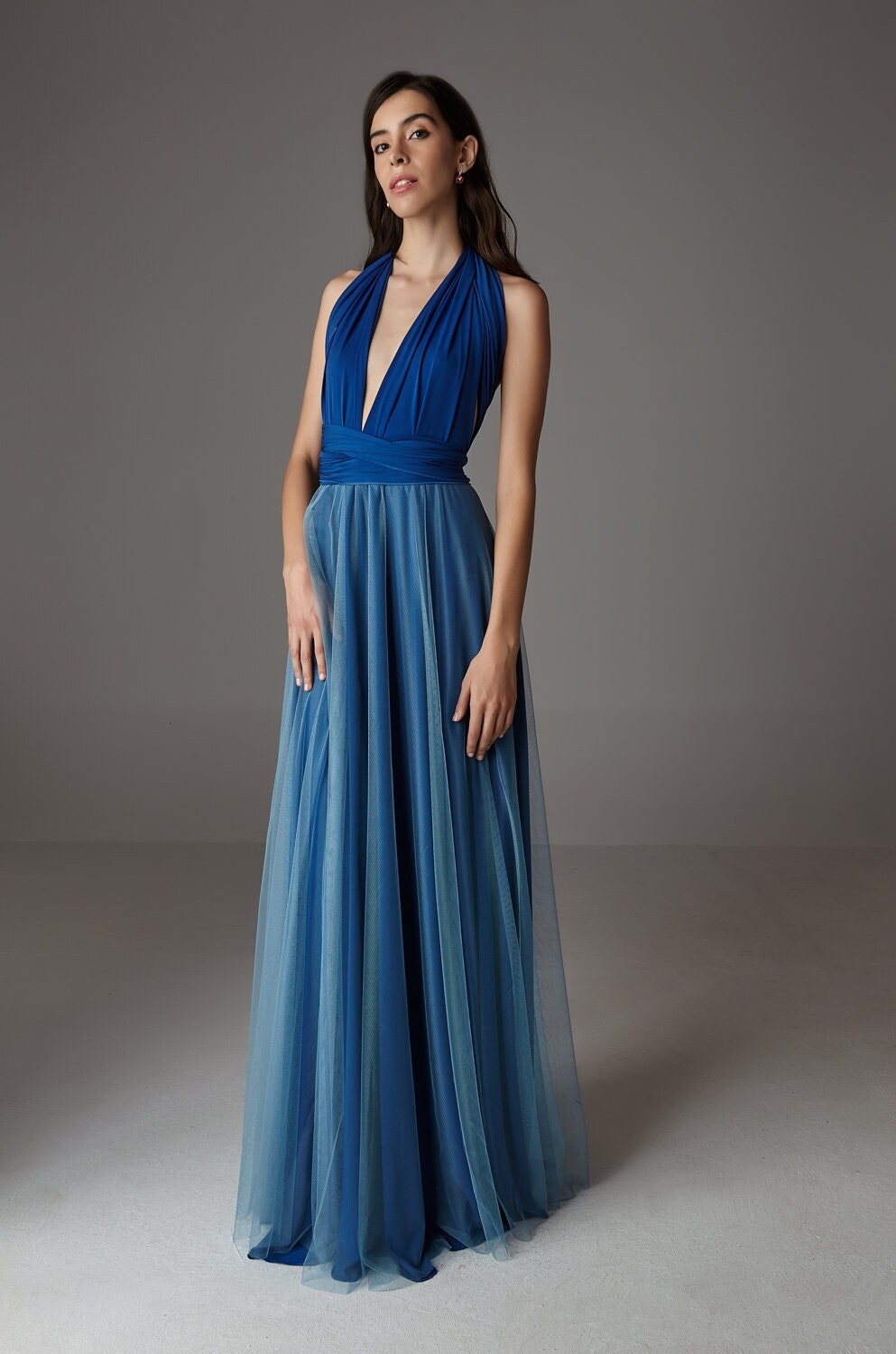 Sobressaia longa de tule azul marinho: vestido de madrinha com bolero