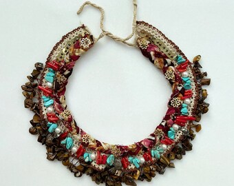 Embroidered Colar Necklace