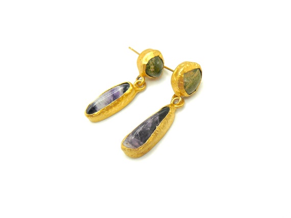 Modern Hanging 2.3g Ladies Gold Stone Earrings at Rs 13800/pair in New  Delhi | ID: 2850944425012